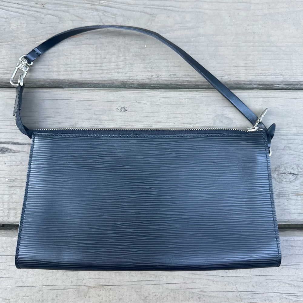 Louis Vuitton black textured epi leather Pochette bag - Picture 7 of 13